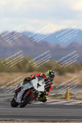 media/Nov-16-2025-Race Pace (Sun) [[8c5fa54630]]/Non Verified Riders (1st 20 Minutes)/5-Turn 15 (110pm)/